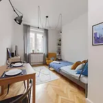 Canary Corner Centre Апартаменты Варшава