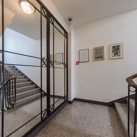 Canary Corner Centre Апартаменты Варшава