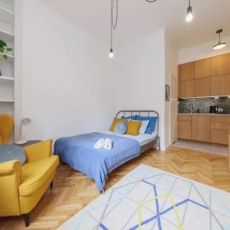 Canary Corner Centre *