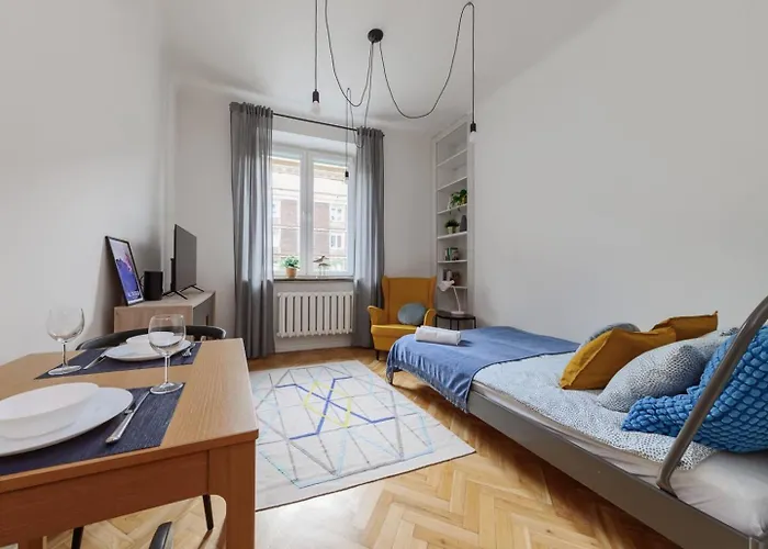 Canary Corner Centre Warsaw