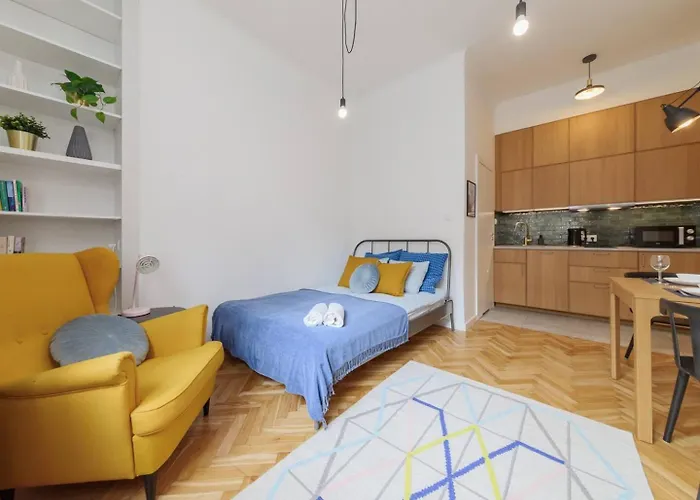 Canary Corner Centre *