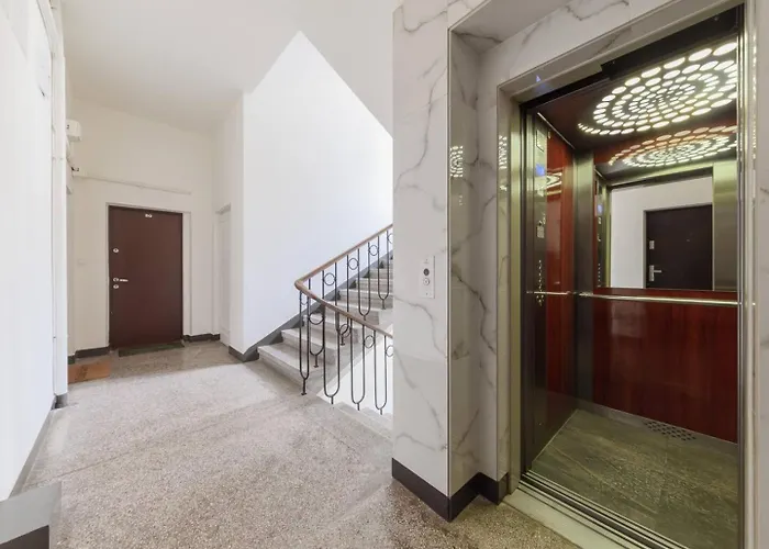 Canary Corner Centre Warsaw